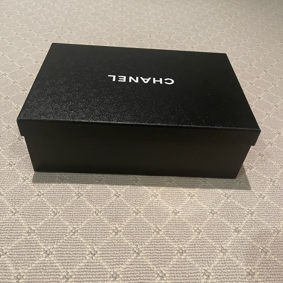 Authentic CHANEL Box - Picture 6 of 8